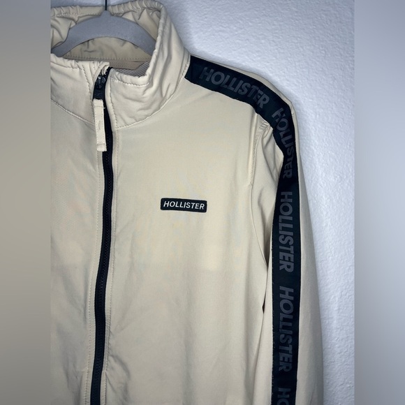 Hollister Epic Flex Men’s Jacket Size Small Beige Cream Black Zip-Up Logo Sleeve - Picture 3 of 5